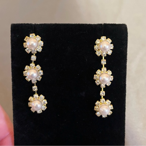 Prom/Special Occasion Necklace and Earrings, Gold with Pearl and Rhinestones - Picture 6 of 15